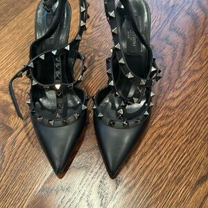 VALENTINO ROCKSTUD ANKLE STRAP PUMP, Size 37 1/2, gently worn